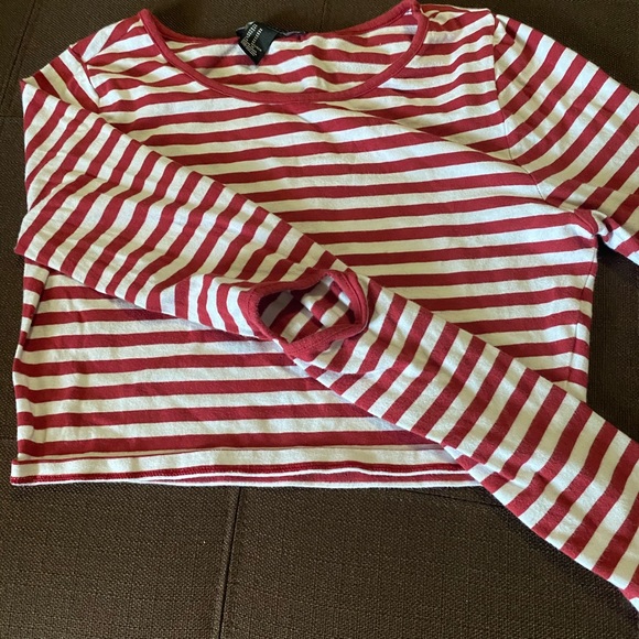 Red and white stripped crop top with long sleeves - Picture 3 of 3